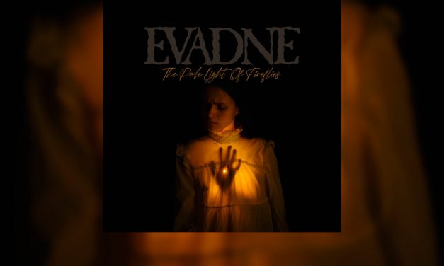 Review: EVADNE hipnotiza con su cuarto LP, «The Pale Light Of Fireflies»