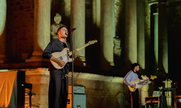 Crónica: la «Traca final» de SANGUIJUELAS DEL GUADIANA en el Teatro Romano de Mérida